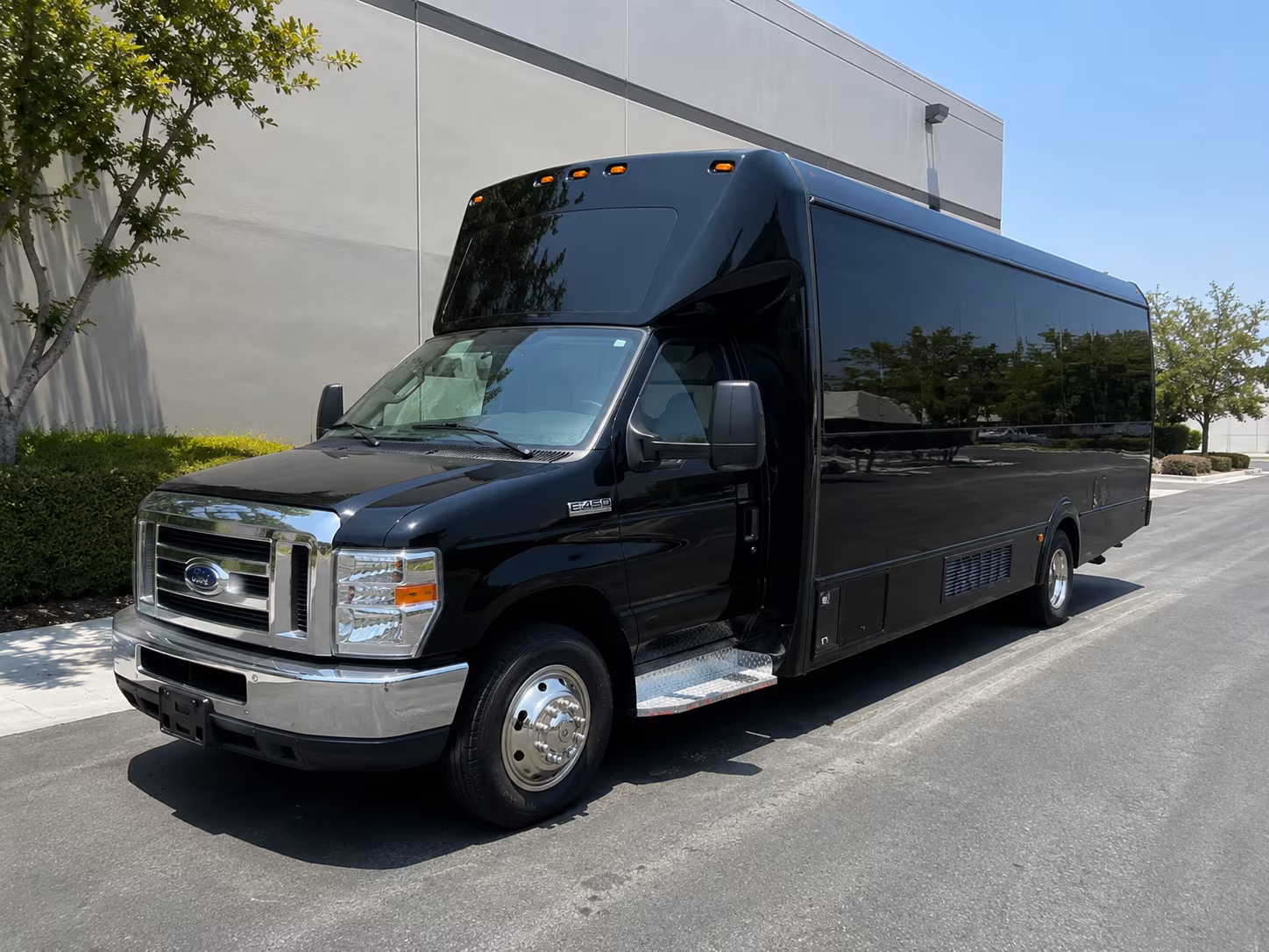 Hollywood Winery Tour & Pub Crawl Transportation