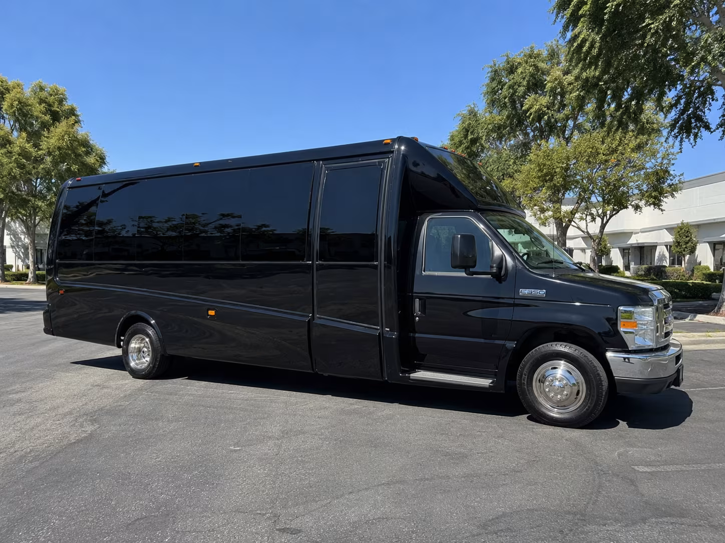 Miami Winery Tour & Pub Crawl Transportation party bus exterior
